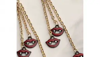 Dark-Red Layered Chains Lips Pendant Halloween Drop Earrings | Modagal